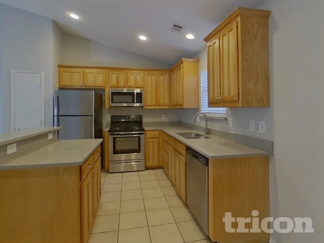 Building Photo - 6540 Geneva Ln