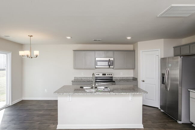 Building Photo - APPLY TODAY! convenient to downtown Columb...