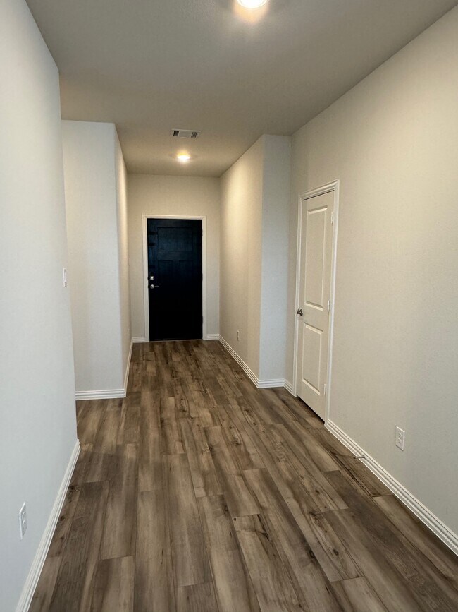 Building Photo - 3803 Richland Dr