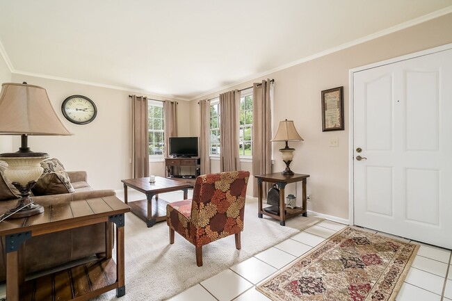 Building Photo - Ranch in the heart of Colonial Hills, fenc...
