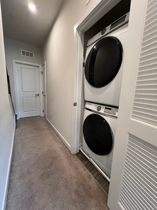 Foto del edificio - 214 S Newkirk St