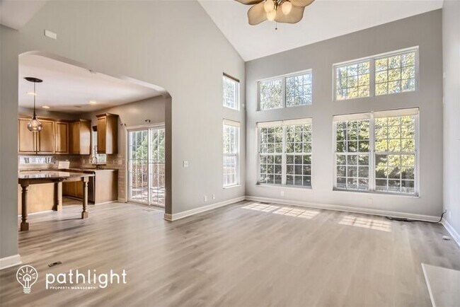 Foto del edificio - 154 Chesapeake Harbor Blvd, Hendersonville...