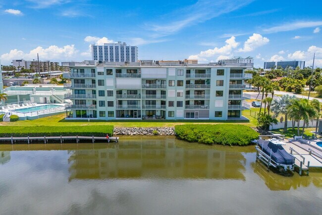 Foto del edificio - 1700 Commodore Blvd