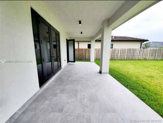 Foto del edificio - 14651 SW 21st St