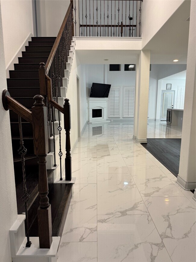 Building Photo - 5003 Raudabaugh Dr