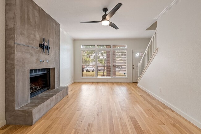 Building Photo - Stunning 2 bedrooms, 2.5 bathrooms home in...