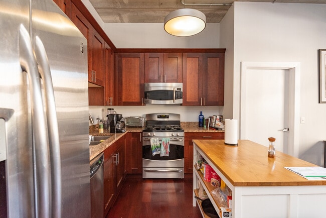 Building Photo - 3245 N Ashland Ave