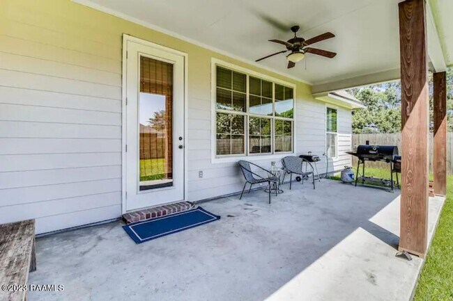Building Photo - Furnished 3 Bed 2 Bath Home for Rent