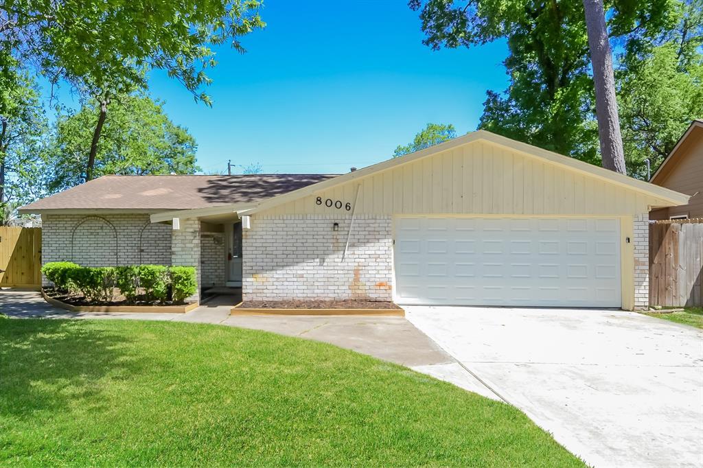 Foto principal - 8006 Parkglen Dr