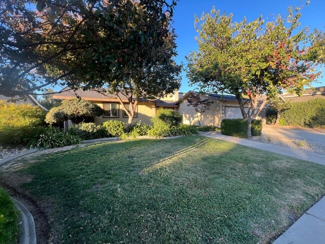 Building Photo - Single story home located in Lakewood Elementary School District!