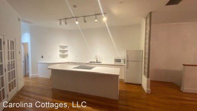 Building Photo - 2 br, 1.5 bath House - 225-B N. Main Street