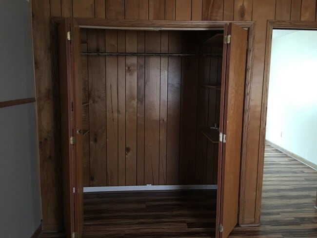 Building Photo - Lots of storage in this single family home!