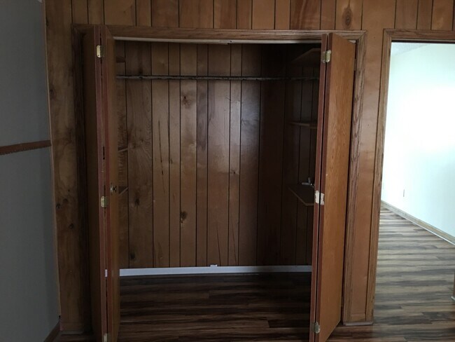 Foto del edificio - Lots of storage in this single family home!