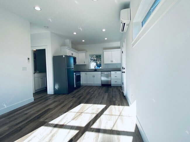 Foto del edificio - Modern 1 BR ADU near Downtown Bend - utilities included!