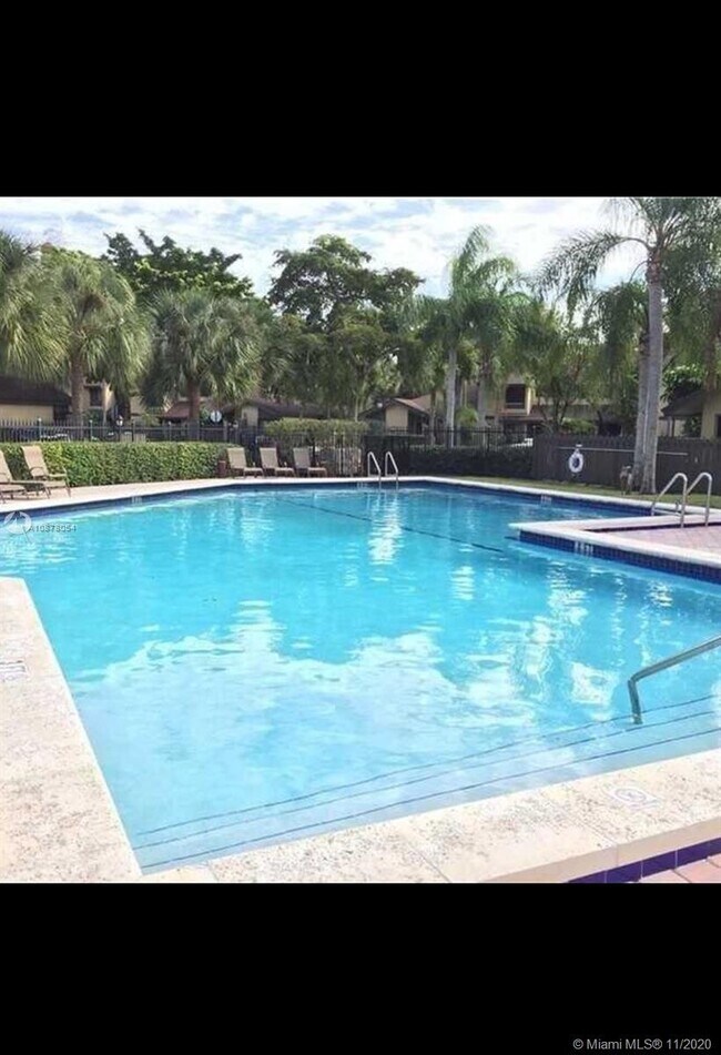 Foto del edificio - 8725 Cleary Blvd