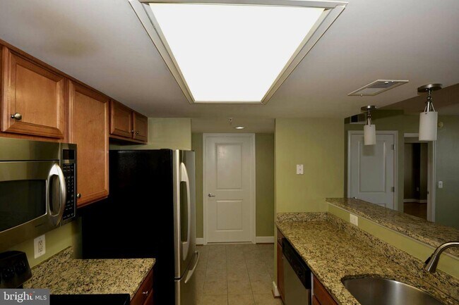 Foto del edificio - 11800 Sunset Hills Rd