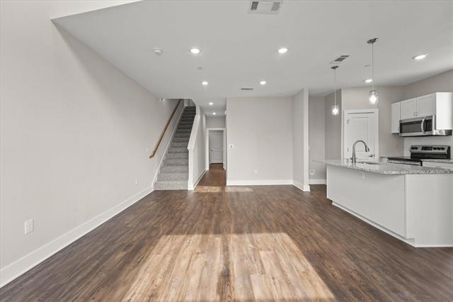 Foto del edificio - 3600 Aaron Pl