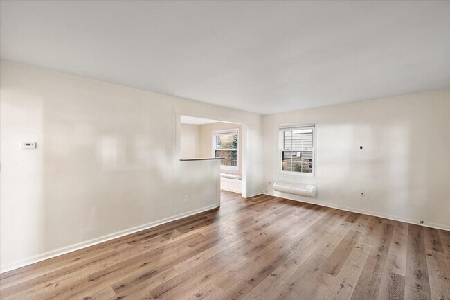 Foto del edificio - 548 E Maplehurst Ave