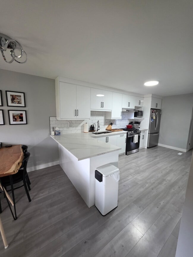 Building Photo - 9766 Feniak St