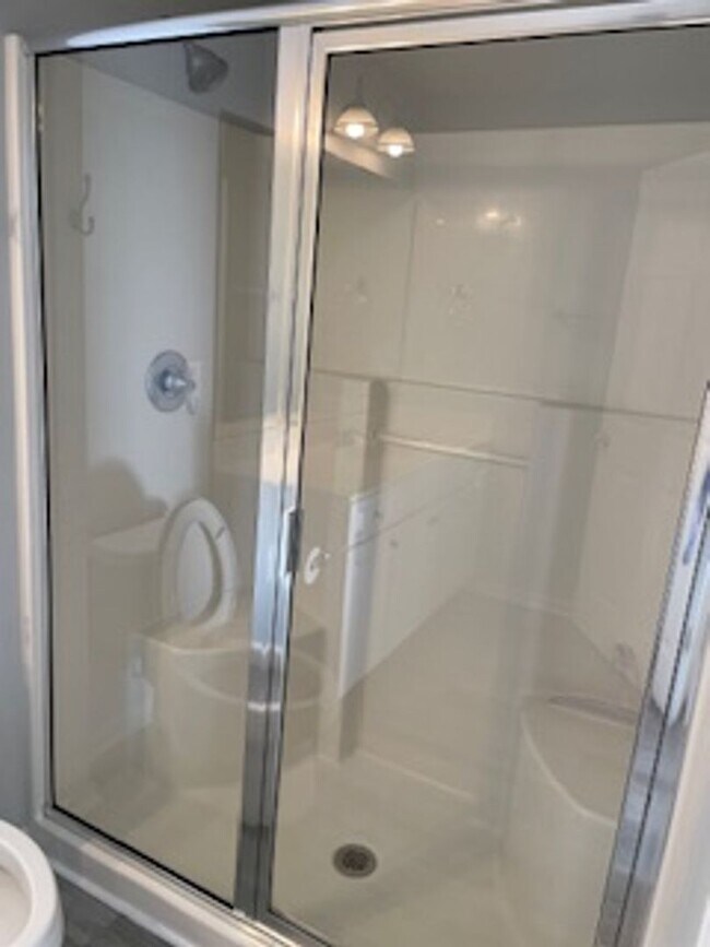 Foto del edificio - Nice 3 bedroom/2 bath unfurnished first fl...