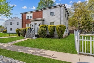 Building Photo - 10 Briarcliff Terrace