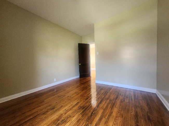 Foto del edificio - 5467 W Augusta Blvd