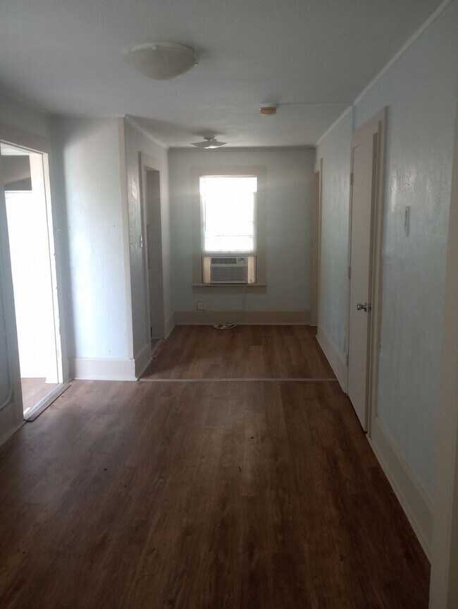 Building Photo - 1 BEDROOM 1 BATH  LOCATED IN DAYTONA BEACH