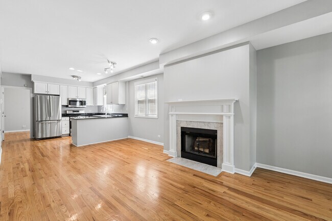 Foto del edificio - 1535 W Oakdale Ave