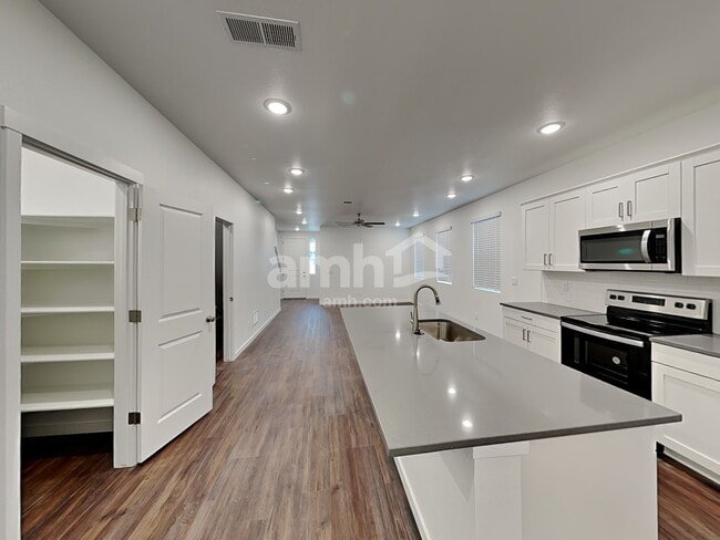 Foto del edificio - 23534 E 2nd Pl