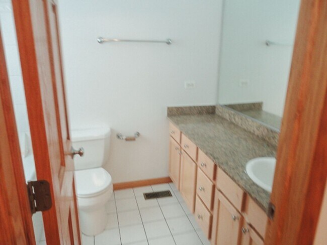 Foto del edificio - 1321 W Belmont Ave