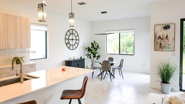 Building Photo - 5868 Agostino Way
