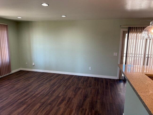 Building Photo - Remodeled Spring Valley Townhome