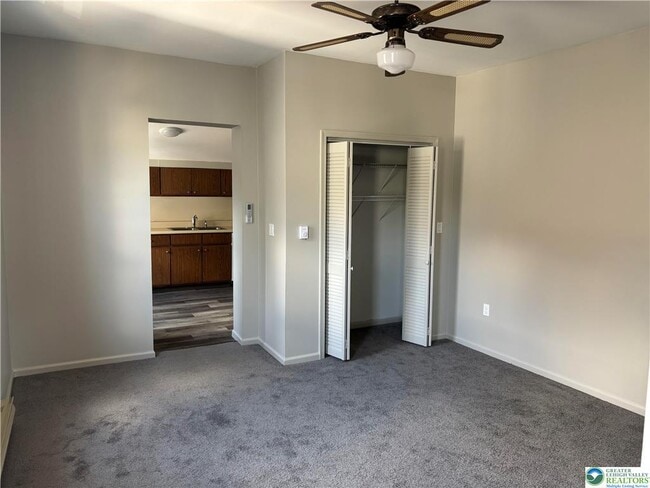 Building Photo - 3951 Mountain View Dr