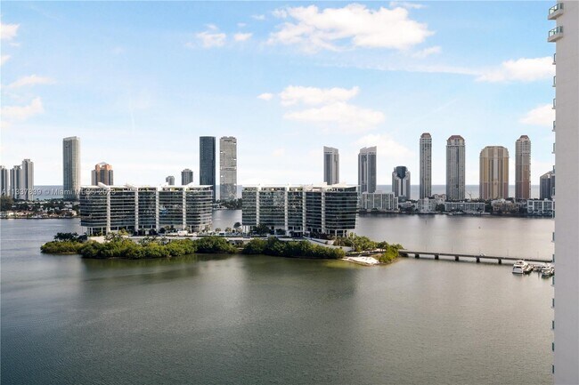 Foto del edificio - 3301 NE 183rd St