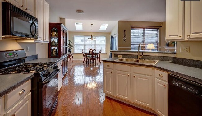 Foto del edificio - 537 Quincy St
