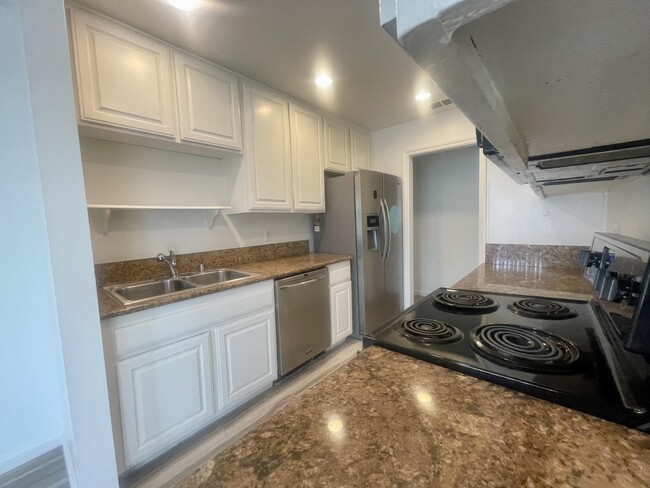 Foto del edificio - 74320 Primrose Dr