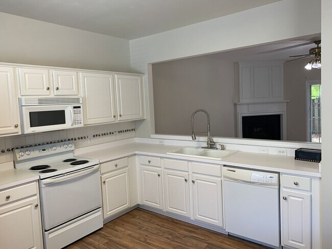 Foto del edificio - Spacious Townhome located in the "Willomer...