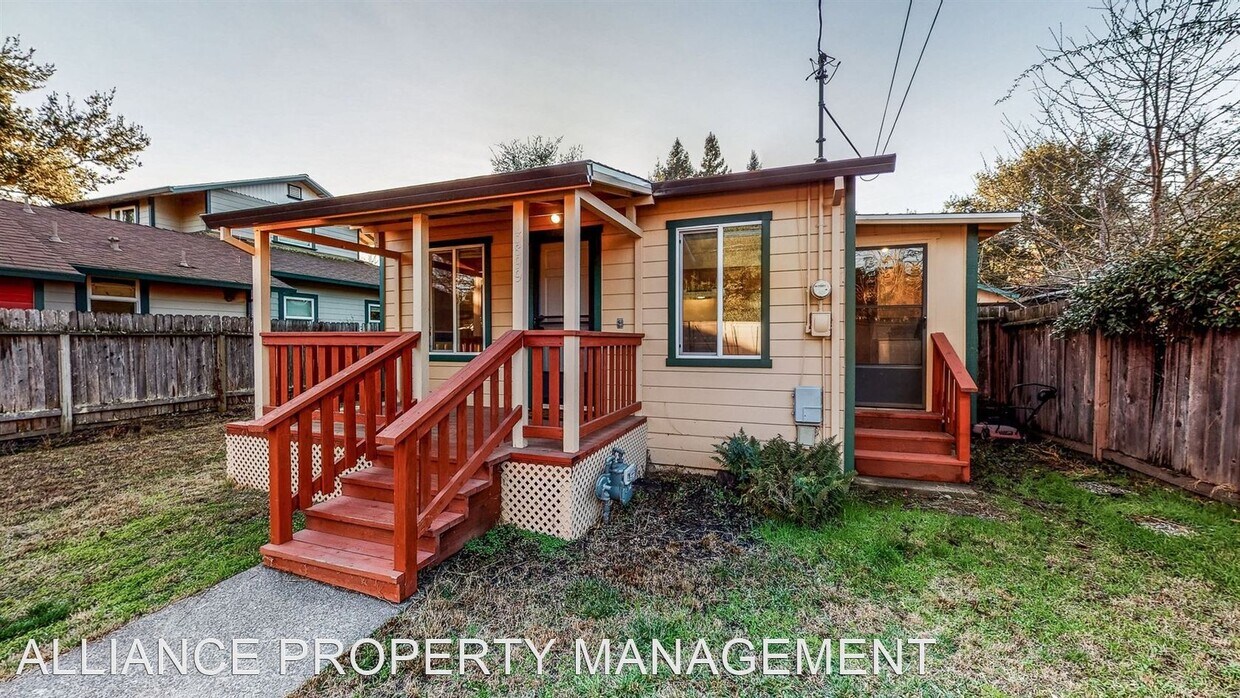 Primary Photo - 1 br, 1 bath House - 13899 Village Ave