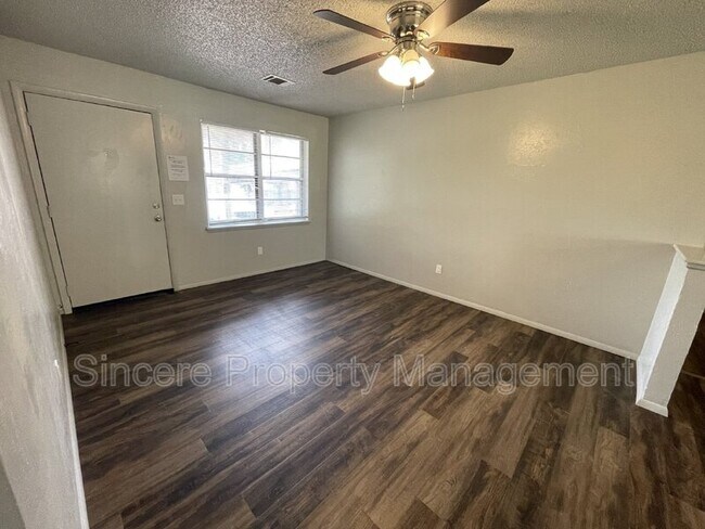 Building Photo - 912 Sandy Ln