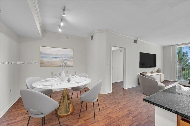 Building Photo - 2000 N Bayshore Dr