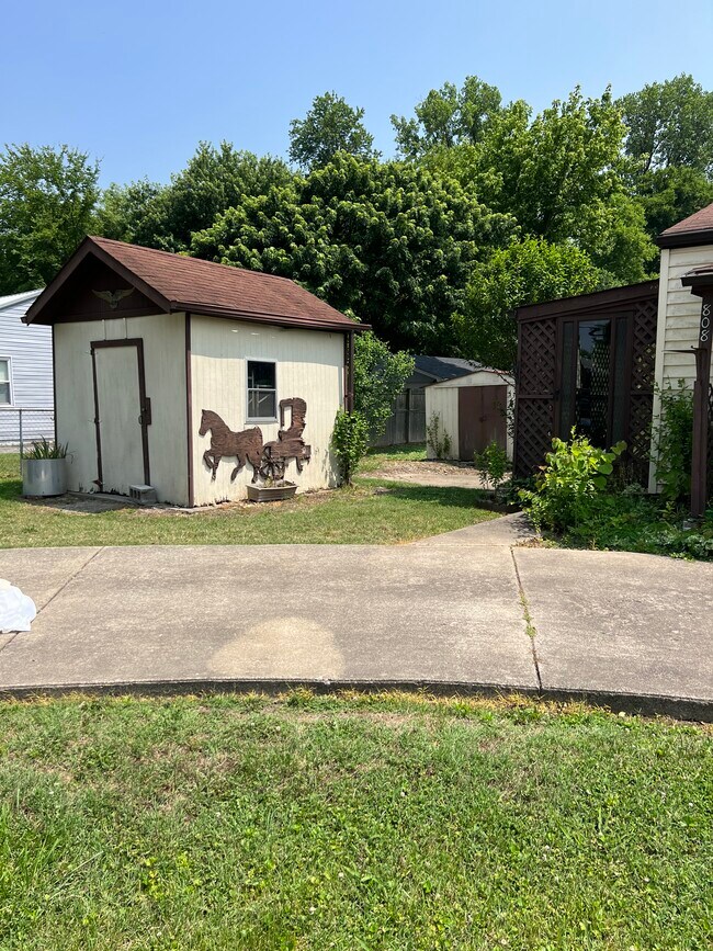 Driveway and shed - 808 Cheri Way