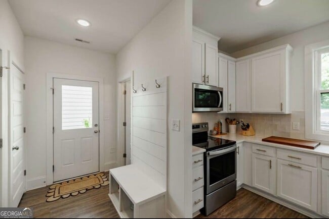 Building Photo - Modern Three Bedroom North Athens