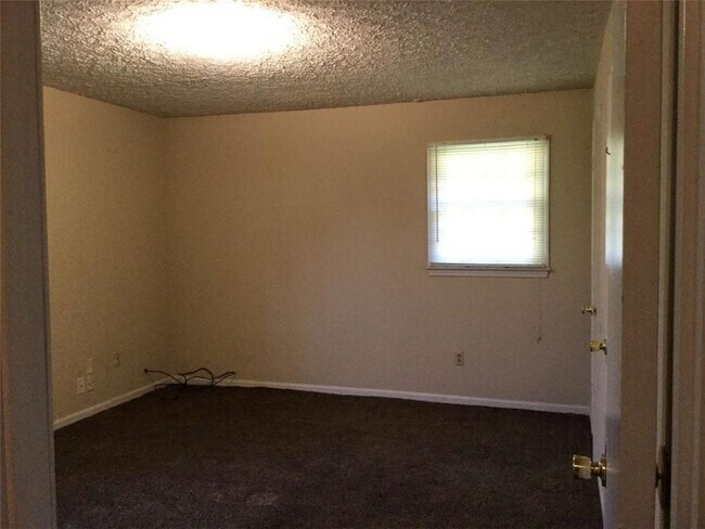 Foto del edificio - 140 Plum Orchard Rd