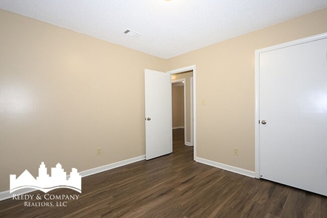 Building Photo - 2559 Wellons Ave