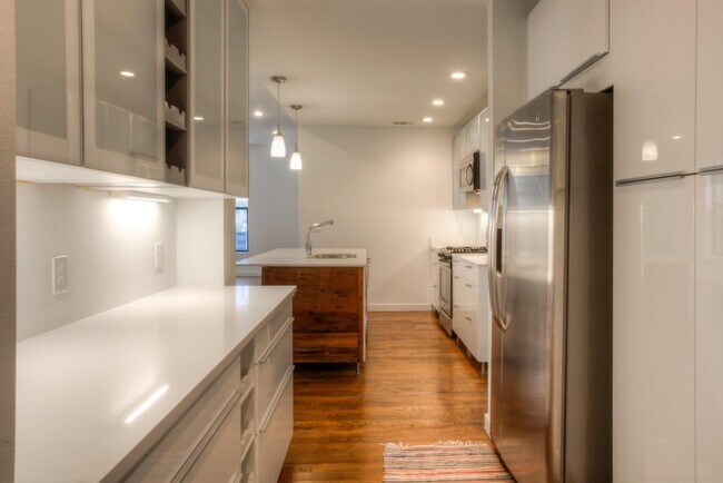 Foto del edificio - 1205 E 3rd St