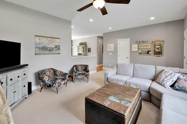 Building Photo - Spacious 5-Bedroom Retreat for Rent – Privacy, Comfort, and Scenic Views!