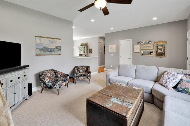 Foto del edificio - Spacious 5-Bedroom Retreat for Rent – Privacy, Comfort, and Scenic Views!