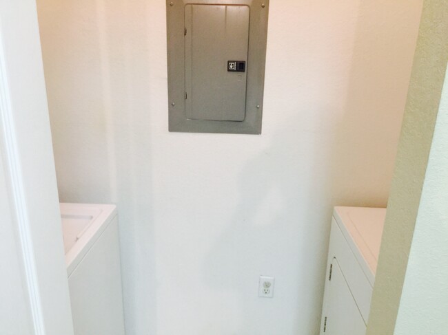 Foto del edificio - 424 Arbor Lakes Cir