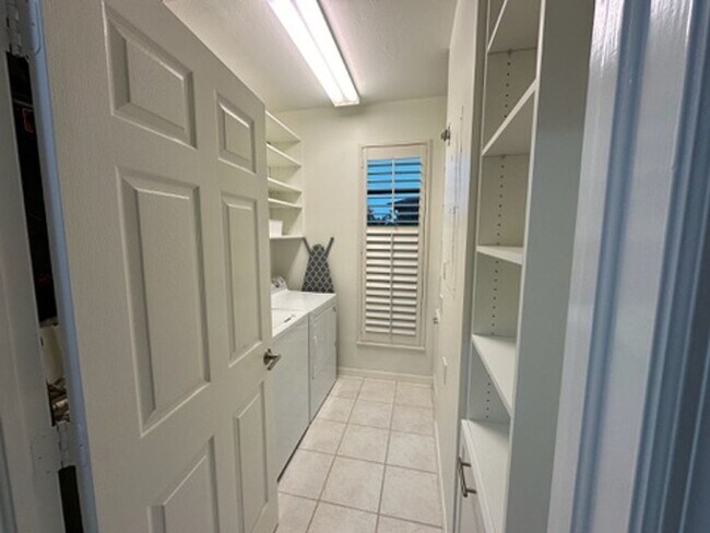 Building Photo - 2 bedroom/2 Bath Condo in Olde naples