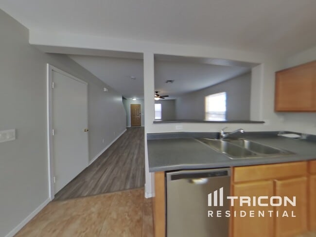 Building Photo - 2364 E Meadow Lark Way
